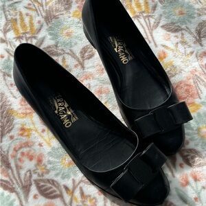 Ferragamo Leather Bow Accents Flats Black